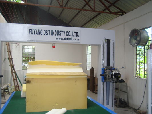 High Speed Toothed Blade Sponge Oscillating / Contour Cutter With Moving Table